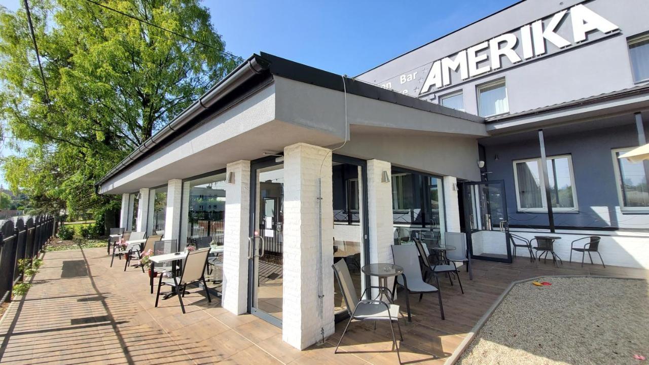 Restaurace A Hotel Amerika Гавиржов Экстерьер фото