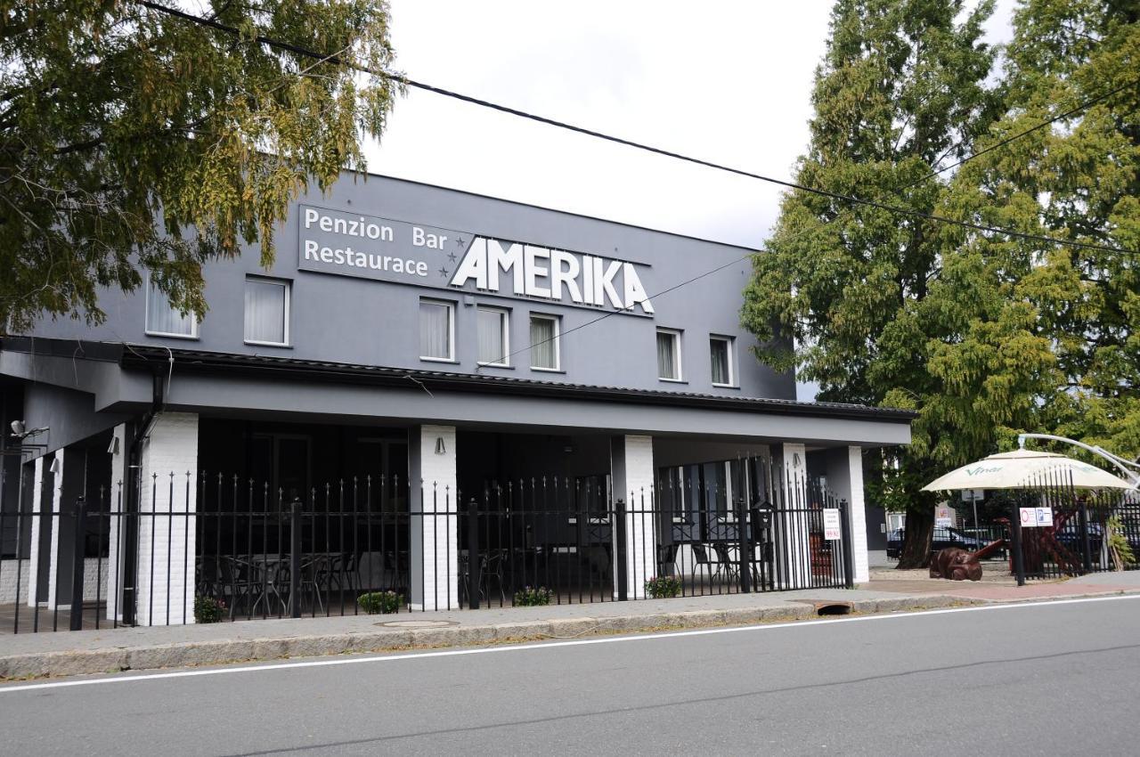 Restaurace A Hotel Amerika Гавиржов Экстерьер фото